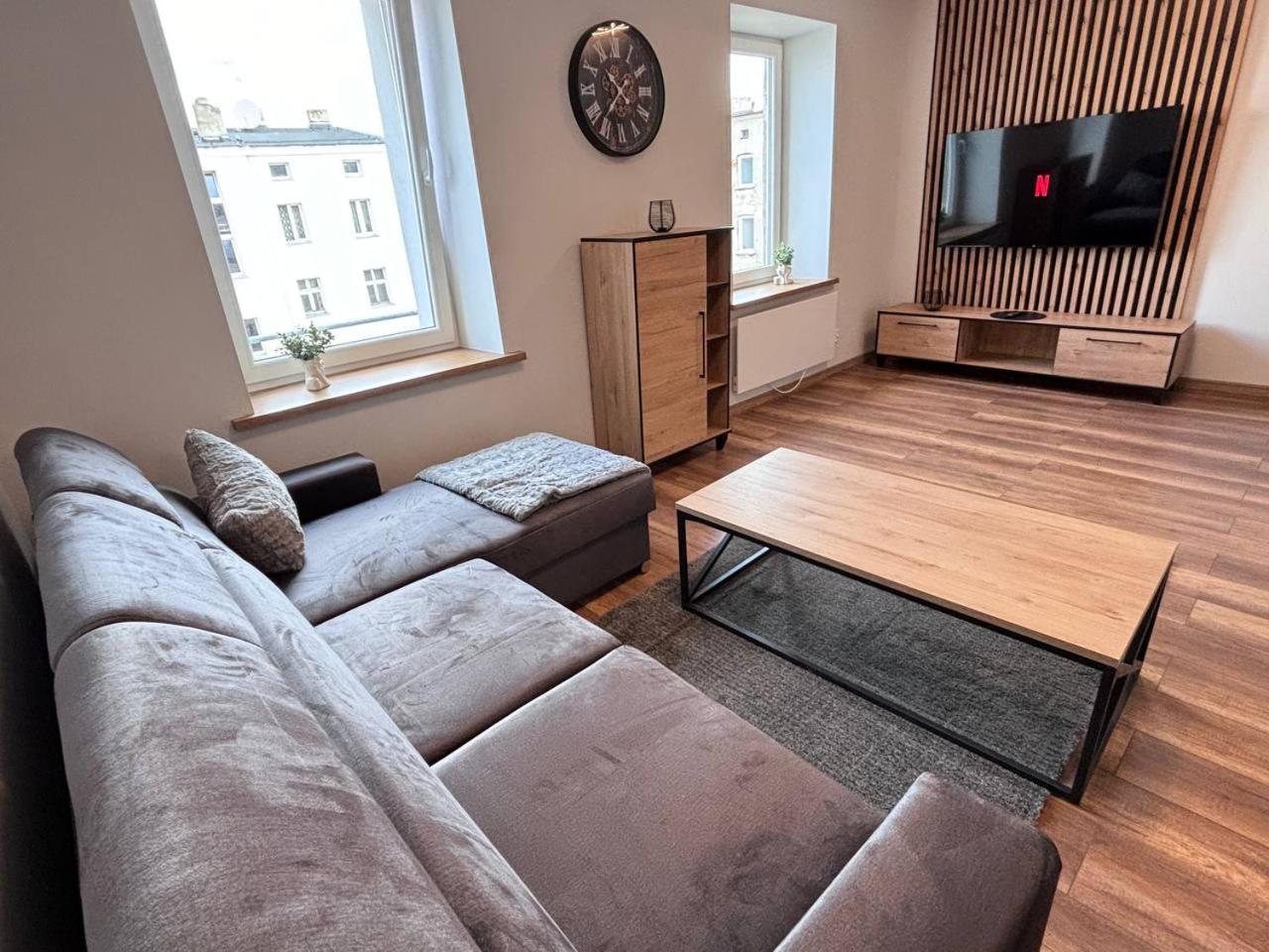 Kawalerka W Centrum 42 *